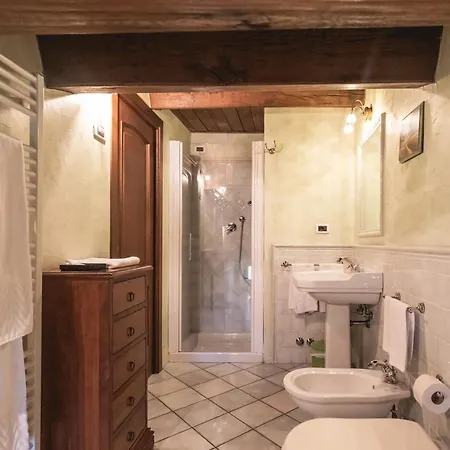 La Dell'ambra Bed and Breakfast 4*