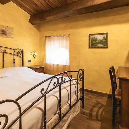 La Dell'ambra Bed & Breakfast 4*